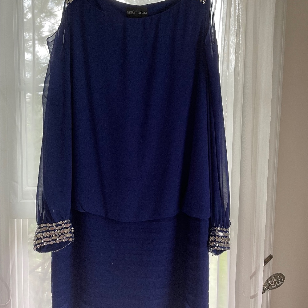 Betsy & Adam women  evening wear dress
